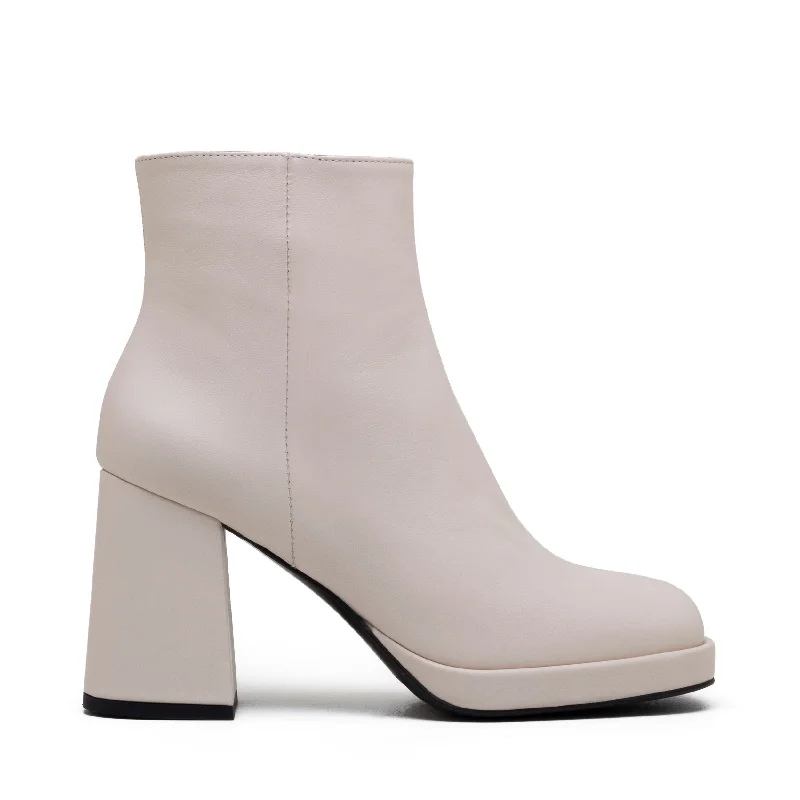 GRETA ANKLE BOOTS