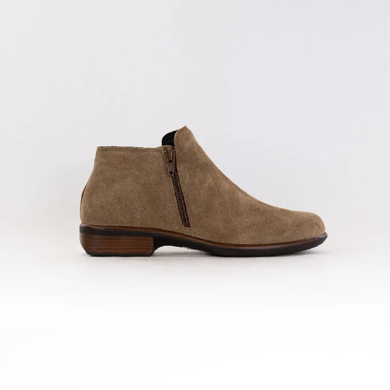 Naot Helm (Women's) - Acorn Suede